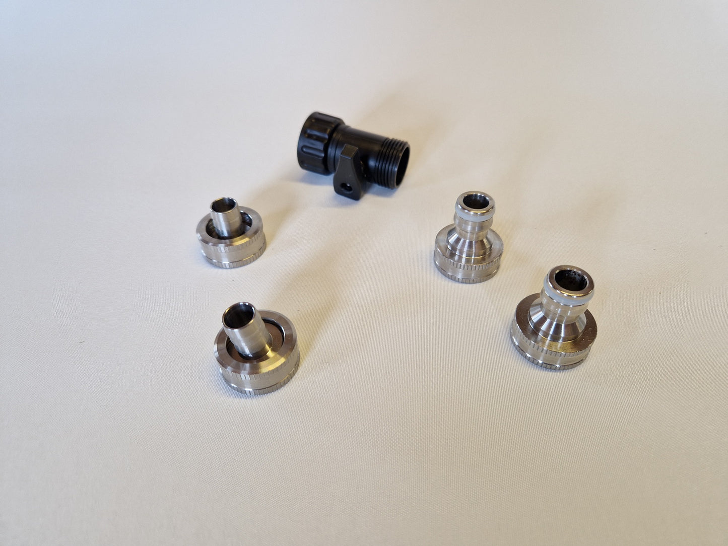 Connection kit til pladevarmeveksler | 2 x slang studs G3/4" | 2 x haveslange koblinger G3/4" | 1 x kugle ventil